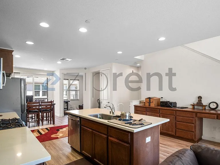 2387 Central Pkwy — Photo 11