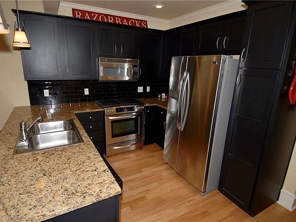 5th image of 600 W Meadow St