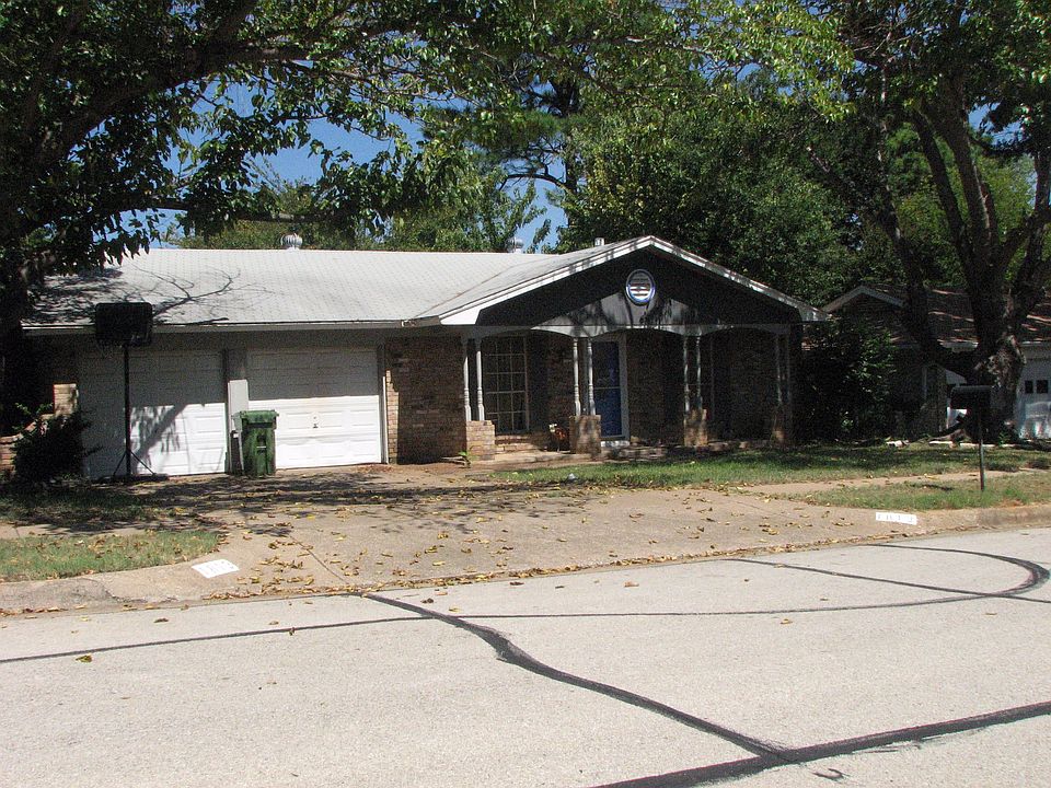 1st image of 1813 Knoxville Dr