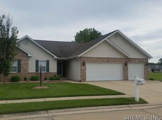 1018 Wolf Creek Ct, Staunton, IL 62088