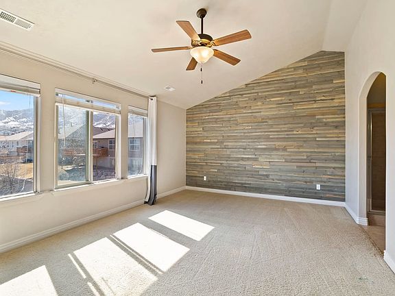 4th image of 251 W Ivy Ln