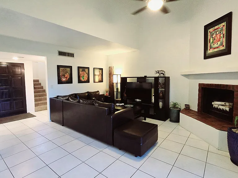 3478 N Richland Dr — Photo 2