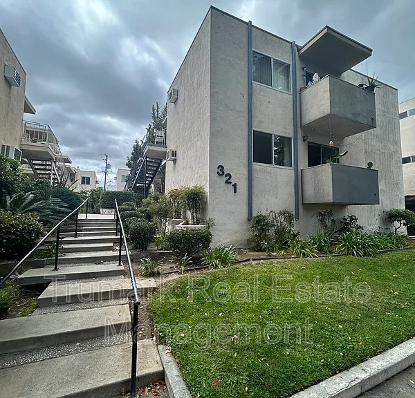 321 E Tujunga Ave #J — Photo 1