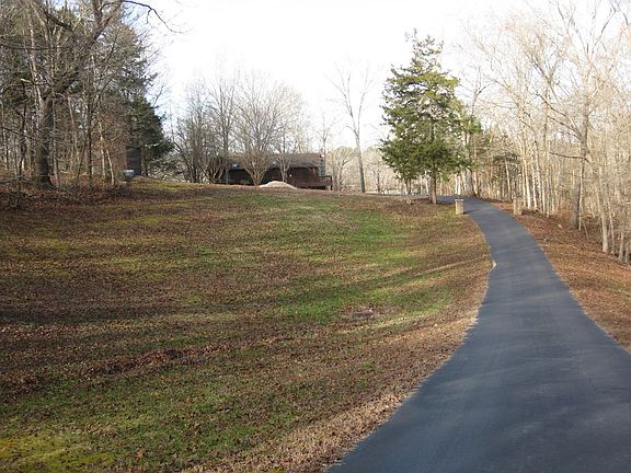 4th image of 549 Cliffside Dr
