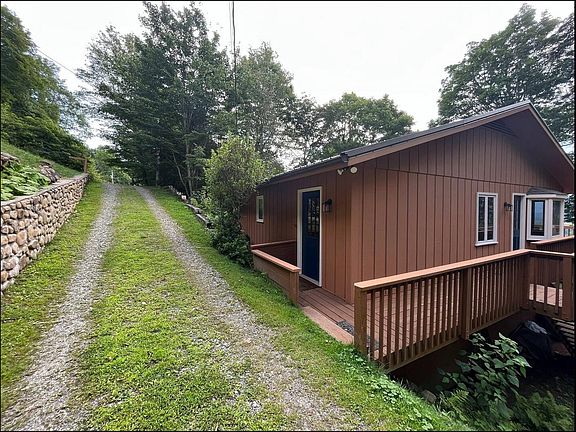 5th image of 307 Lucas Ln