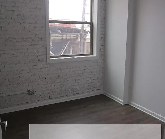 932 W Dakin St #201 — Photo 7