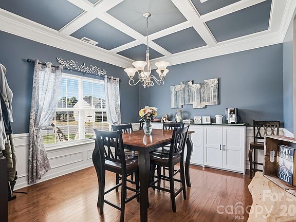 4th image of 5514 Verrazano Dr
