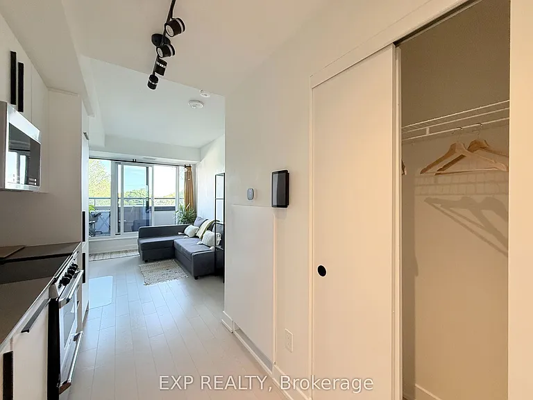 560 Rideau St #423 — Photo 10