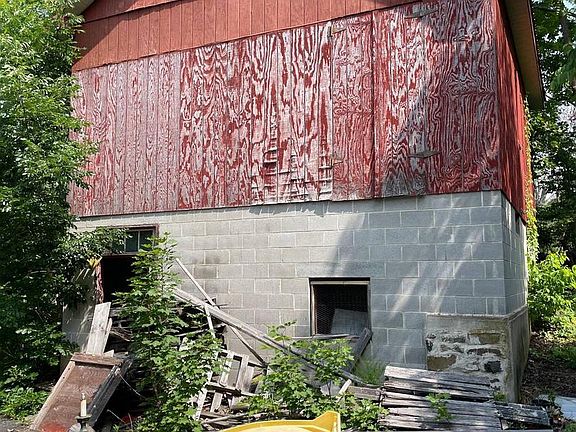 3rd image of 1331 N Gravel Pike