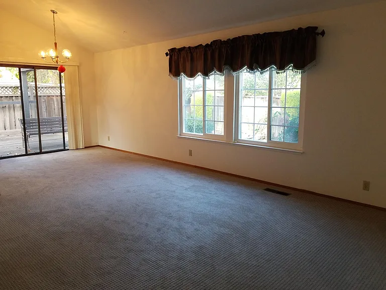 6385 Vicanna Dr — Photo 20