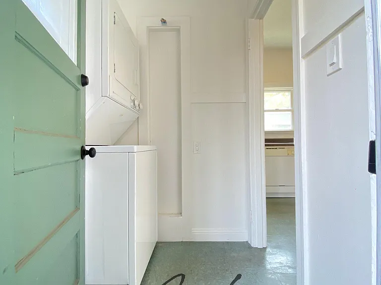1147 Virginia St — Photo 17