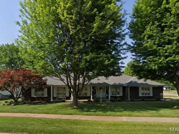 9826 Regency Pl, Saint Louis, MO 63128