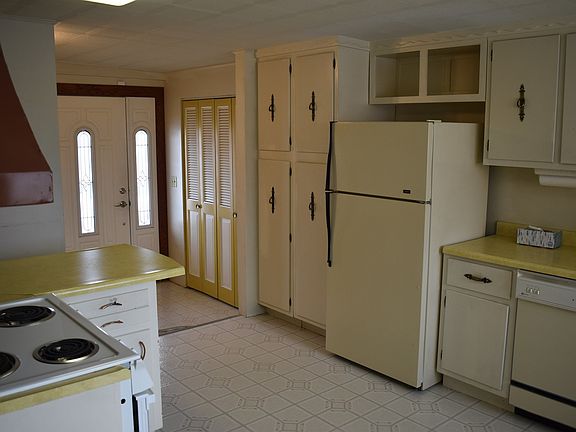 5th image of 641 Teton Ave