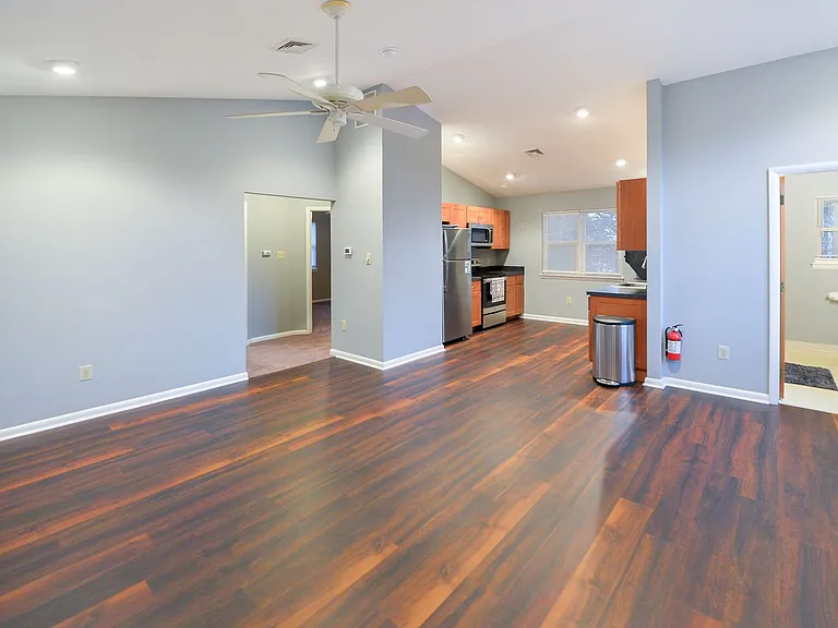107 E Kings Hwy — Photo 8