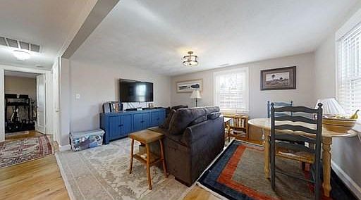 5th image of 1049 Belmont St #1049