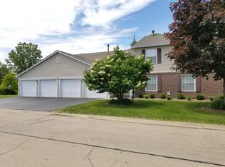 302 Newport Ln APT A1, Bartlett, IL 60103