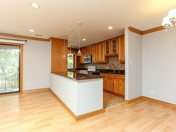 5th image of 10332 Parkside Ave APT 9