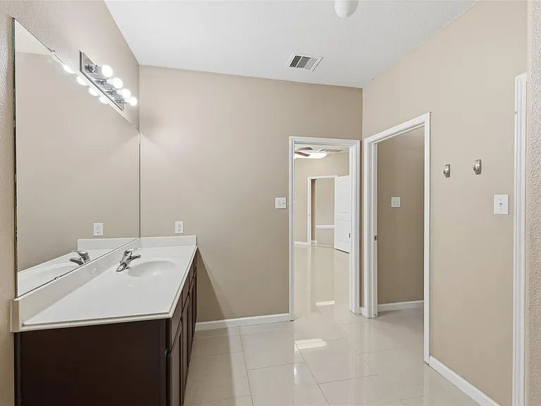 8234 Hall View Dr — Photo 17