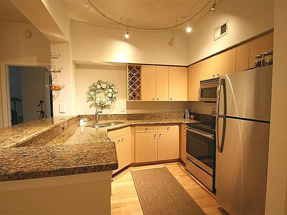 4th image of 200 4th Ave S #117