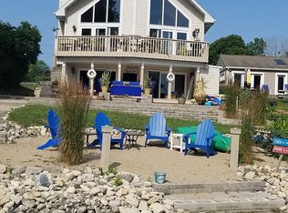 W188S7710 Oak Grove Dr, Muskego, WI 53150