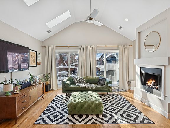 4th image of 2734 W Potomac Ave #2