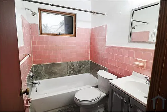 1601 SW 46th Ave — Photo 8