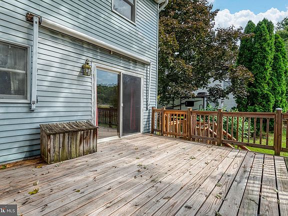 4th image of 42 Froelich Ave