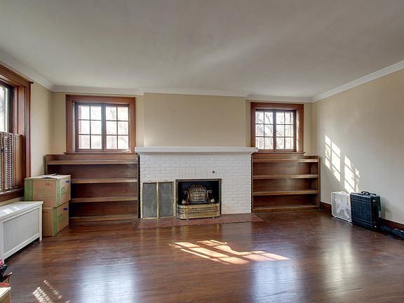 3rd image of 110 West Ave