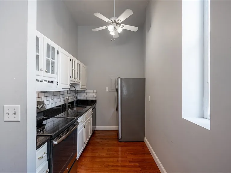 16 Balmoral St #422 — Photo 8