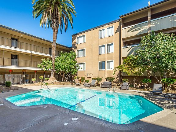 4th image of 2025 28th St APT 321
