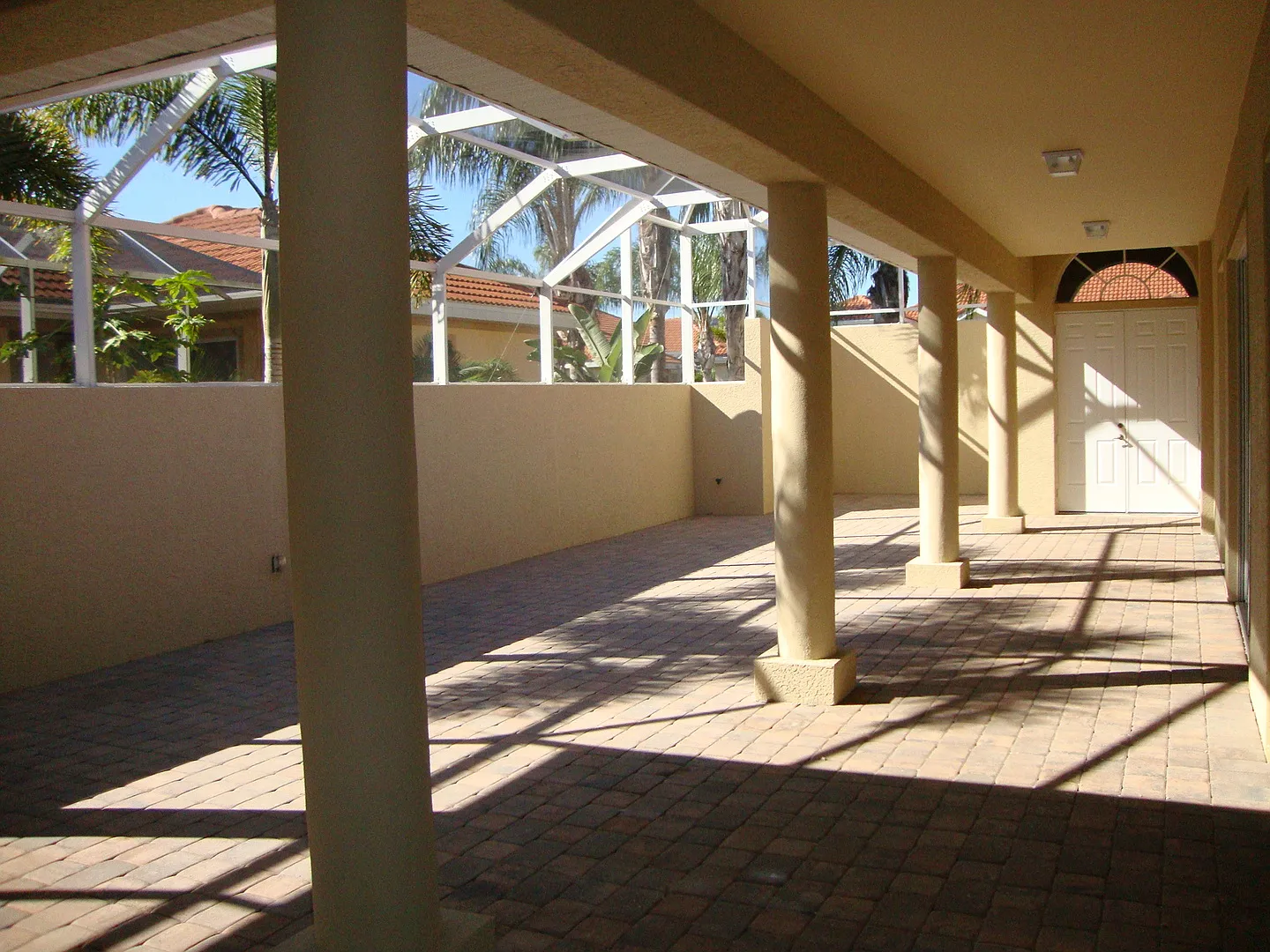 2 Bedroom/Office Courtyard Home in Bell Tower Park! — Photo 2