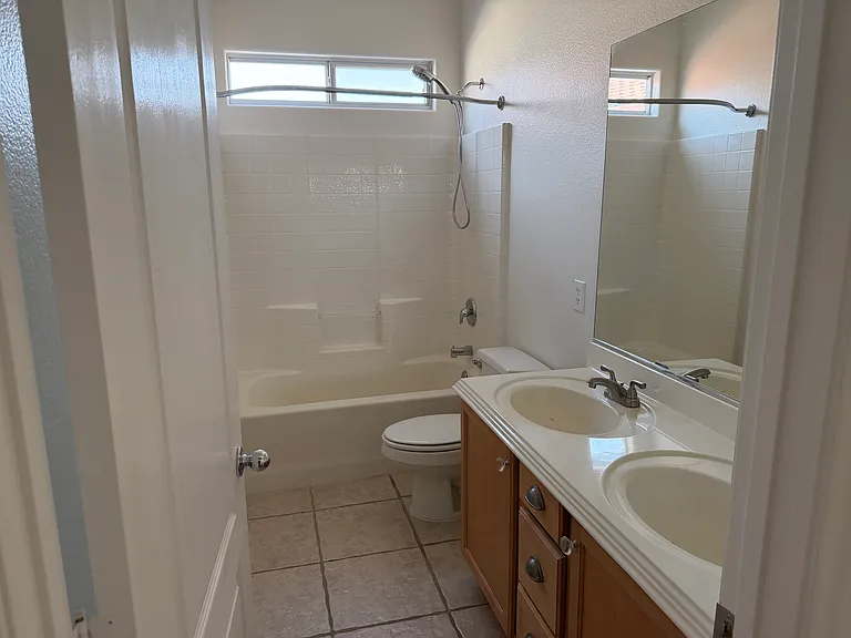 682 Baffin Island Rd — Photo 6