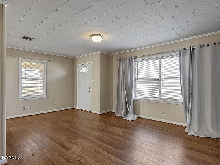 316 Kim Dr — Photo 3