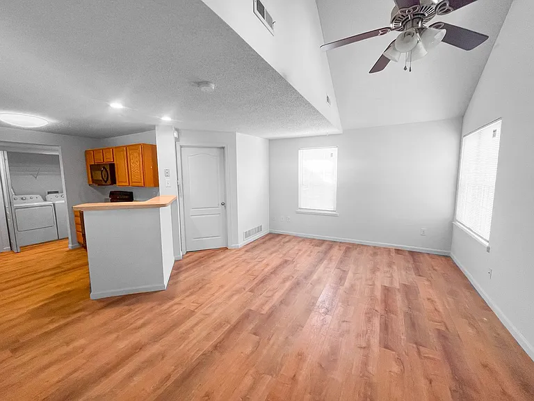 Heritage Apartments — Photo 17