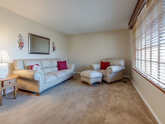 3rd image of 309 Estate Dr
