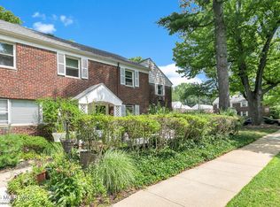 160 Manor Dr, Red Bank, NJ 07701