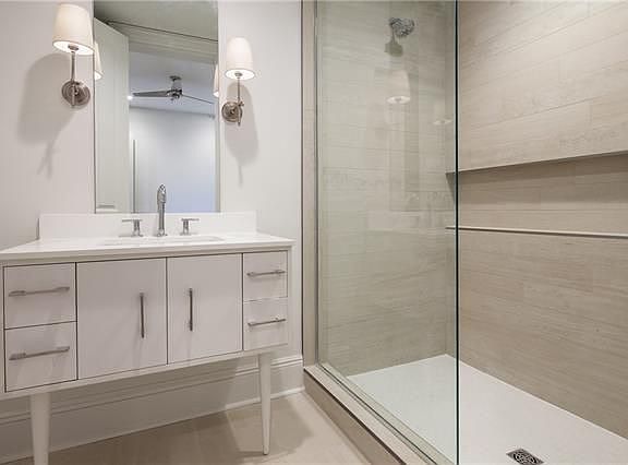 3rd image of 1832 Prytania St #305