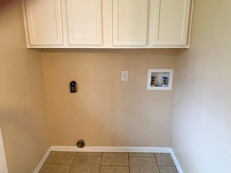 1807 N McDonald Ave — Photo 4