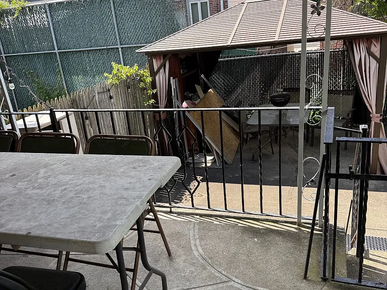 190 Bay 7 St #1 — Photo 8