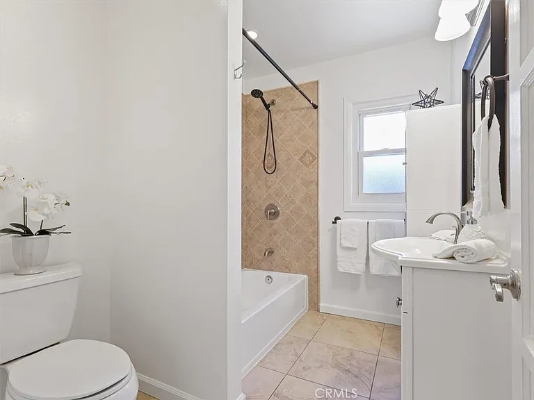 15460 Sylvan St — Photo 23