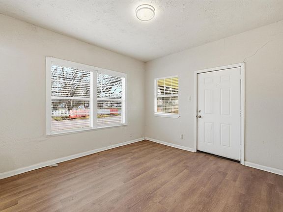 3rd image of 1101 N Harrison Ave