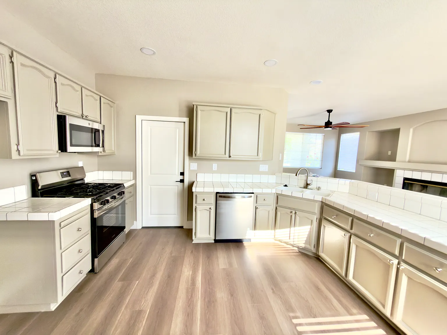 3 bed, 1225 sqft, $2,800 — Photo 2