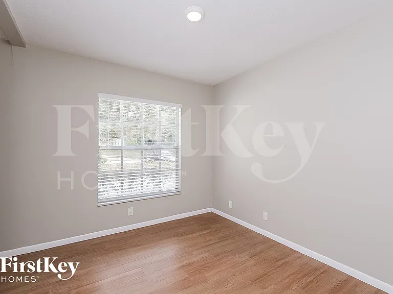 2210 Boxwood Way — Photo 13