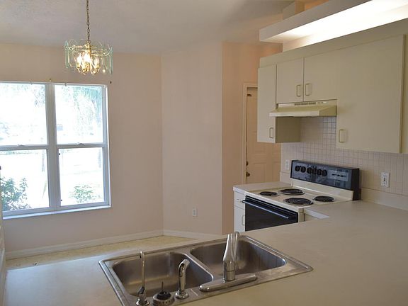 5th image of 486 SW Sadwick Ave