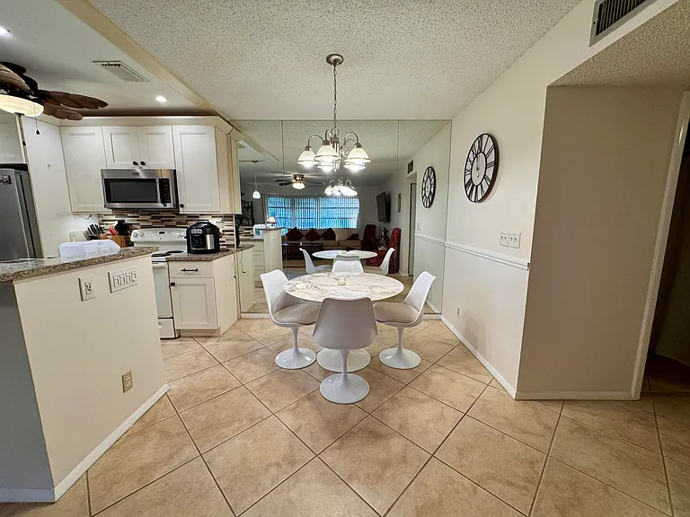 1252 Club Dr W #D — Photo 6