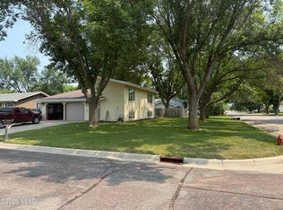 118 16th St NE, Watertown, SD 57201