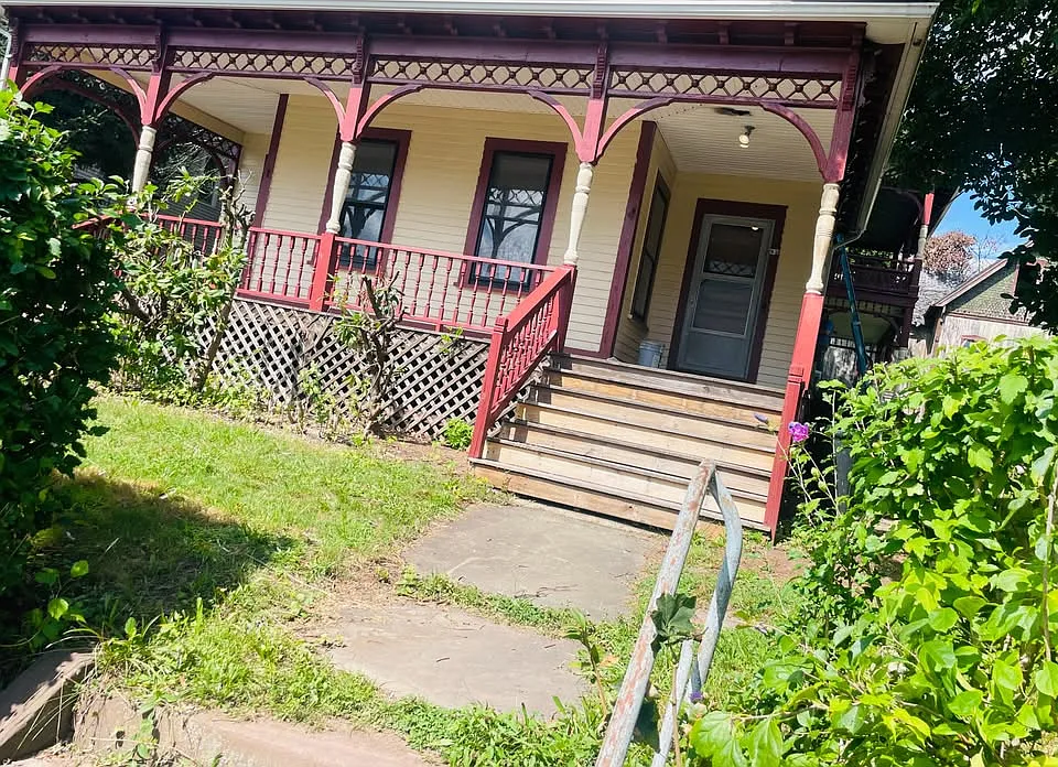 3 bed, 1500 sqft, $1,950 — Photo 1