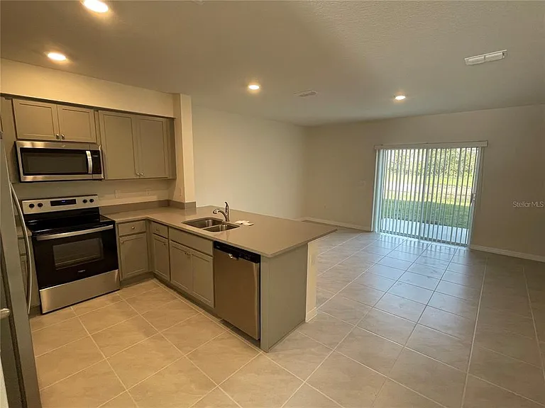 3057 Canary Ave — Photo 5