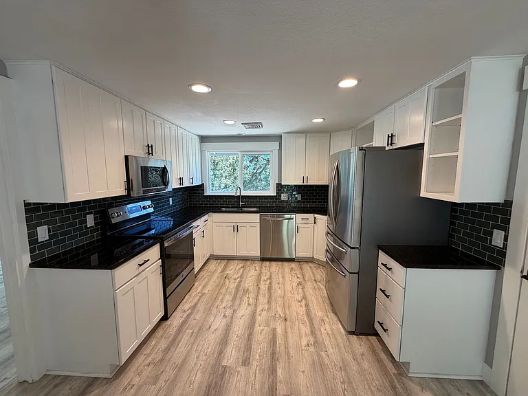 3823 Wilshire Ln — Photo 7