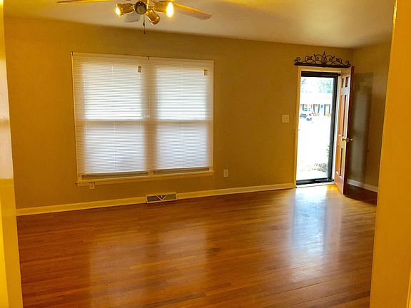 3rd image of 114 Buckwood Dr #114